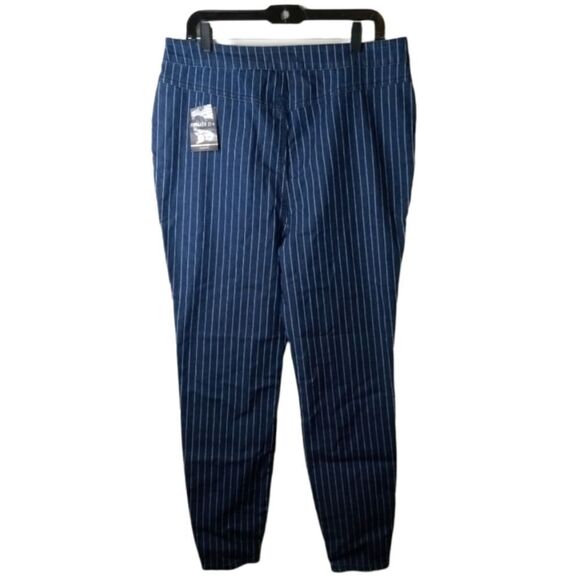 Forever 21 Plus Size Denim Skinny Jeans - Picture 2 of 5